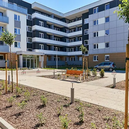 Vintage In New Estate With Parking - Krzyki By Renters Breslavia