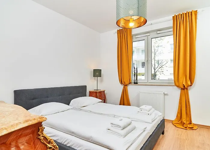 Vintage In New Estate With Parking - Krzyki By Renters Breslau